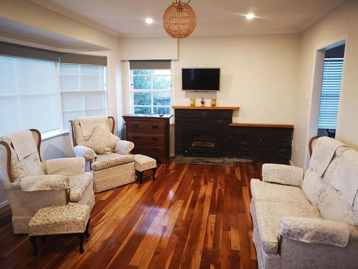 Cheerful 4 Bedroom Holiday Home Rotorua New Zealand