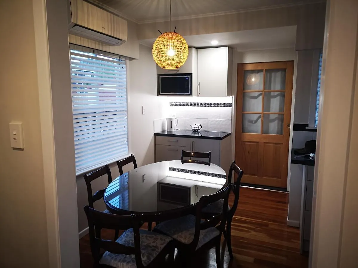 Cheerful 4 Bedroom Holiday Home Rotorua