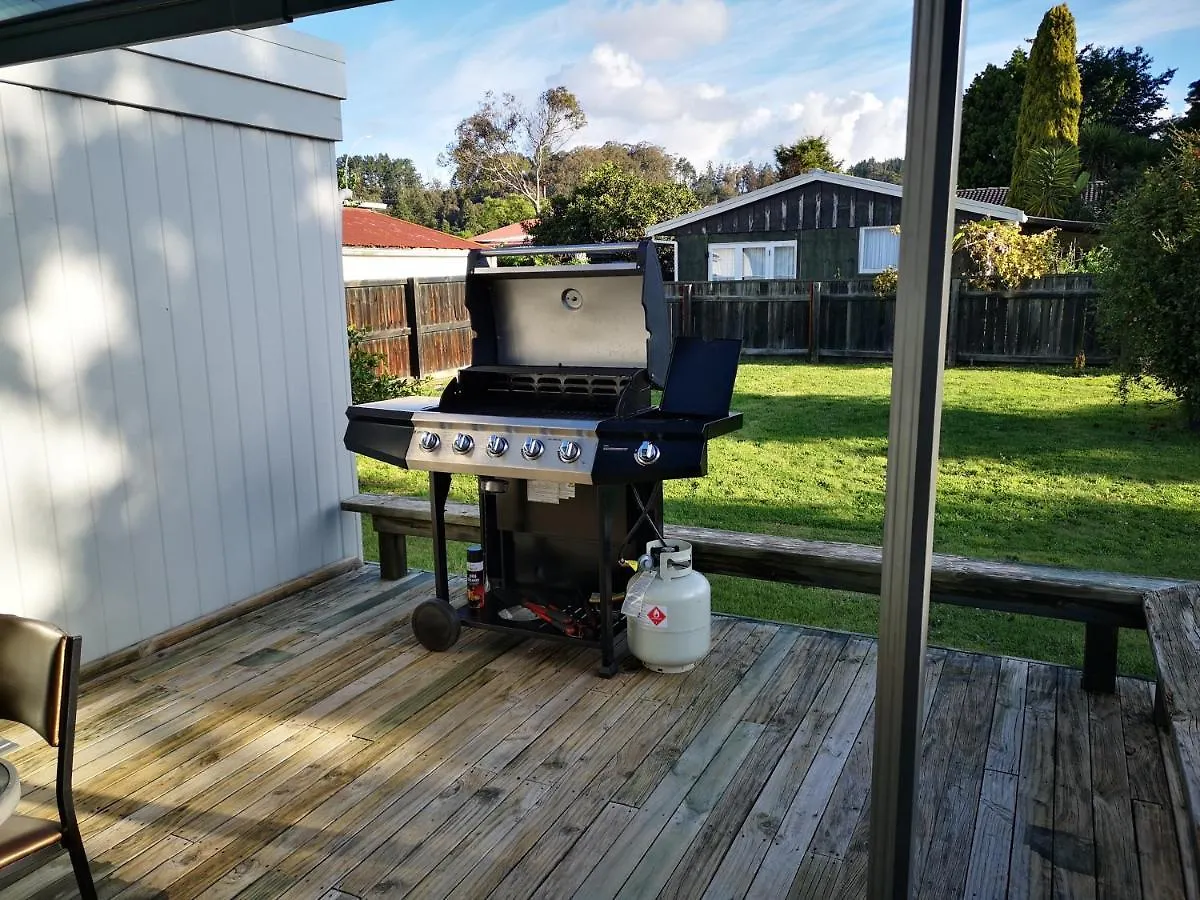 Cheerful 4 Bedroom Holiday Home Rotorua
